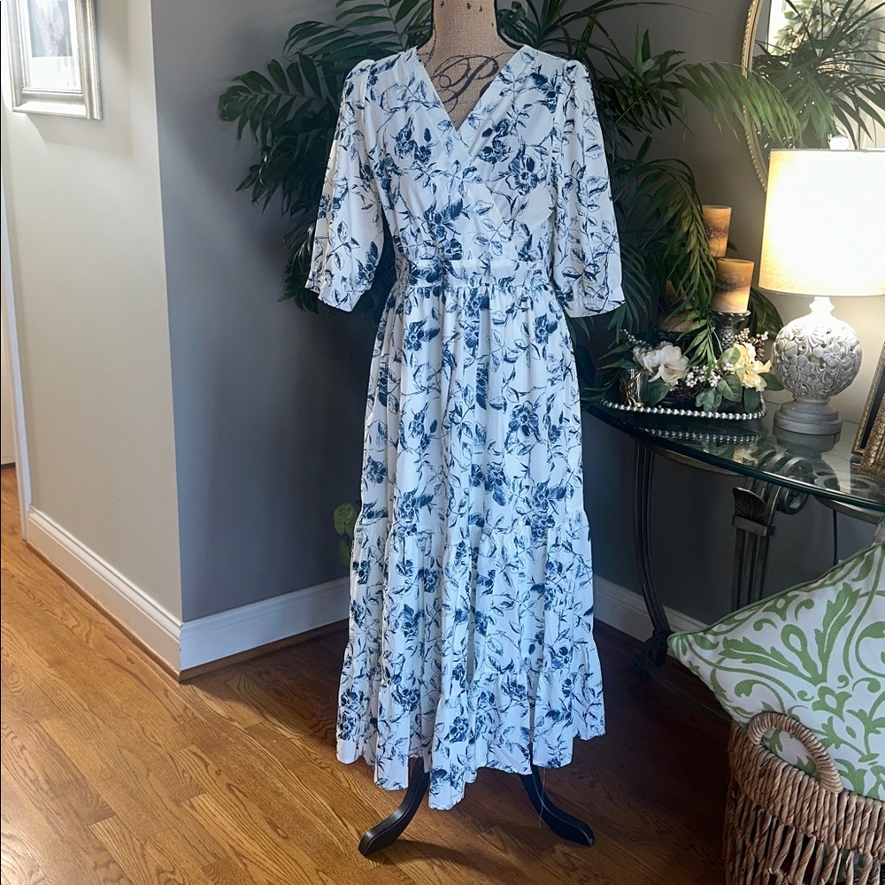 Chicwish Elegant Blue Floral Maxi Dress NWT